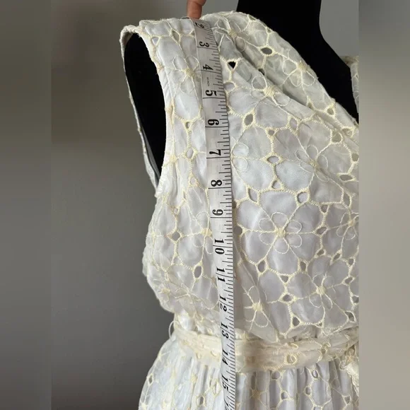 Adrianna Papell - Elegant Cream Lace Dress - Picture 7 of 10